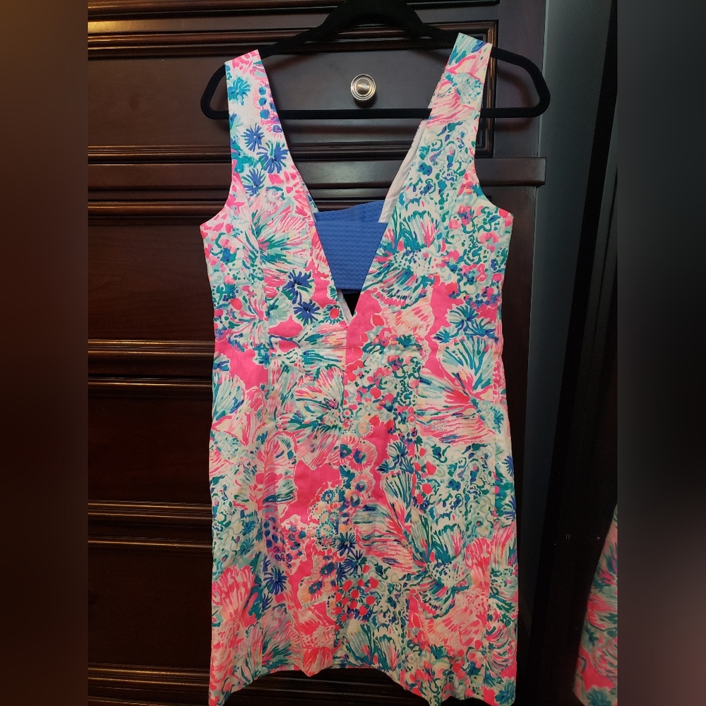 Excellent condition.  Hard to find.  Lilly Pulitzer Cassa Shift dress tiki blue